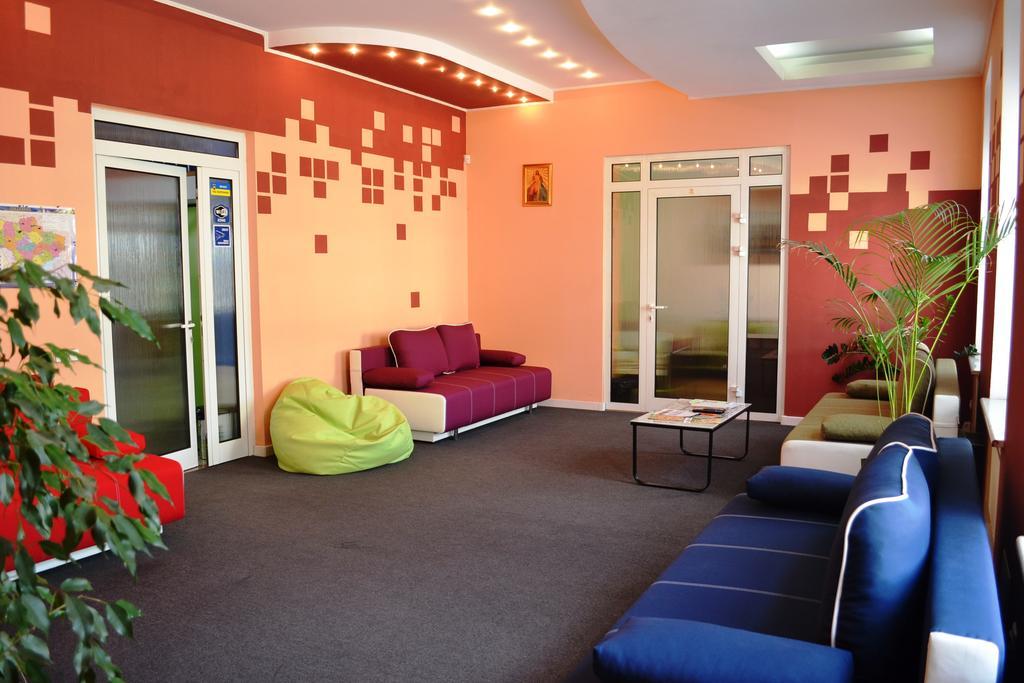 Wanted Hostel Lviv Eksteriør billede