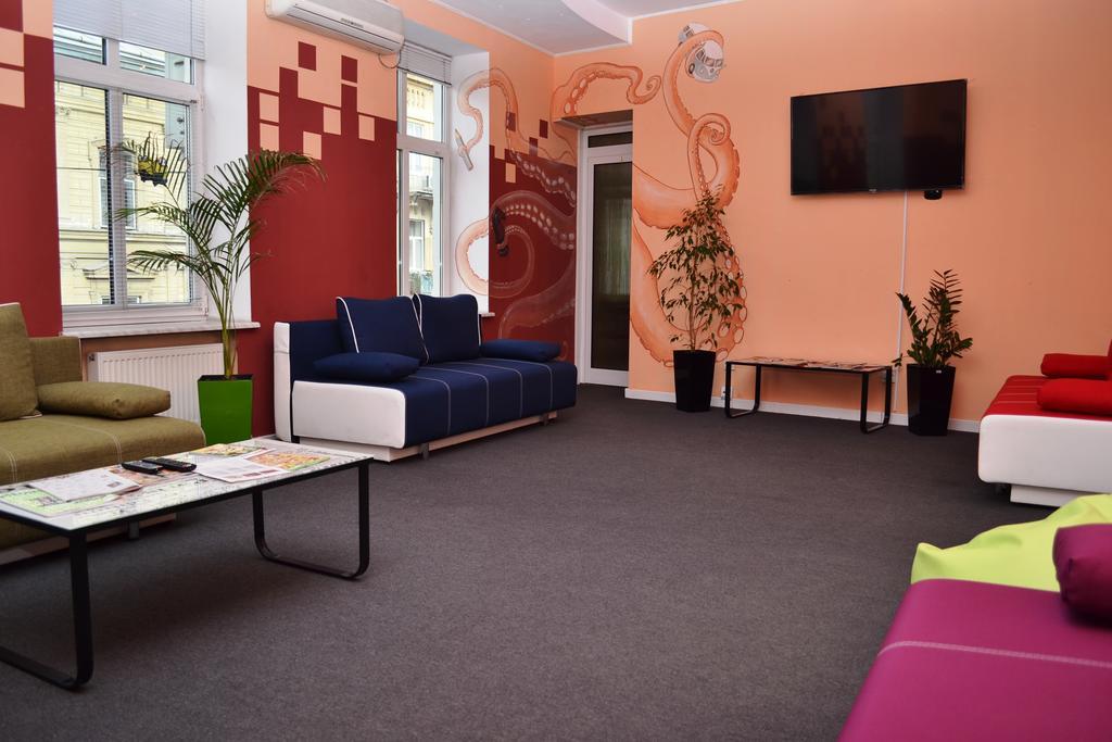 Wanted Hostel Lviv Eksteriør billede