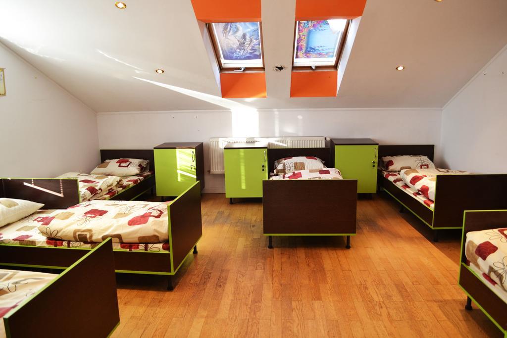 Wanted Hostel Lviv Eksteriør billede